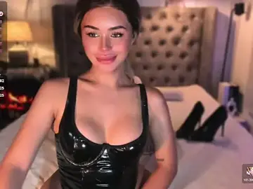 ParisianDollのStripchatでアダルトビデオチャット
