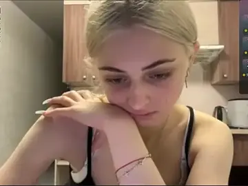 AidaGloshenのStripchatでライブセックス映像