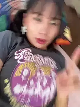 AlessiaVixのStripchatでセックスカメラ