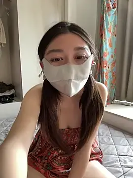fioralbaのStripchatで今すぐ視聴可能なセックスカム