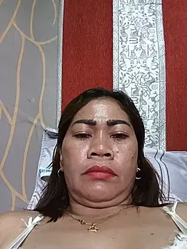 SweetChubbyMommy_02のStripchatでライブセックス映像