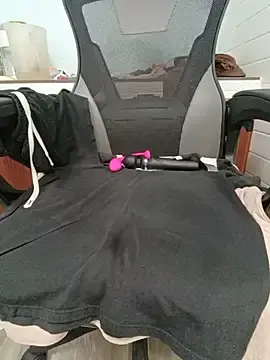 Leva_laddyのStripchatでライブセックス映像