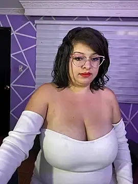 MiiaaJonessのStripchatでセックスカメラ