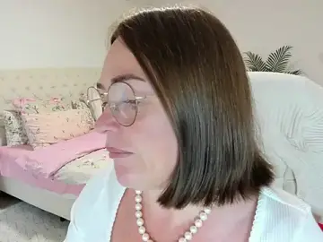 Vika73のStripchatでセックスカメラ