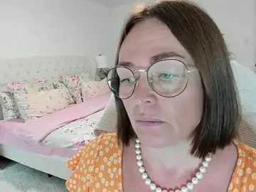 Vika73のStripchatでライブセックス映像