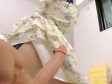 -minami-のStripchatで今すぐ視聴可能なセックスカム