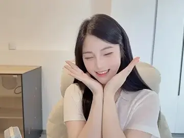 holo_loveのStripchatで高画質ウェブカメラ
