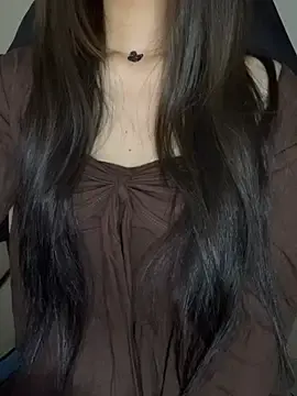 Yiyina_17のStripchatでライブチャット