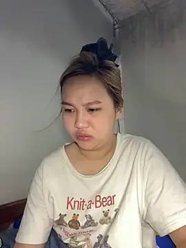 Almira6868のStripchatで今すぐ視聴可能なセックスカム