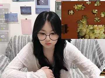 LiLiYbabyのStripchatでライブセックス映像