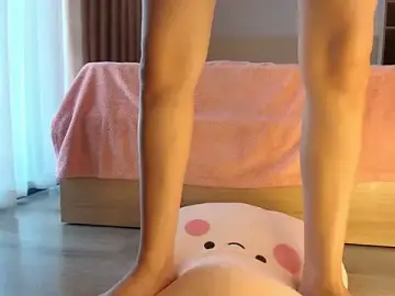 minamoonsのStripchatでアダルトカメラ配信