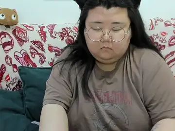 Nadine_asianのStripchatでセックスカメラ