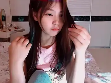 Miu1_girlのStripchatでライブポルノ配信