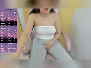 LaurinnyのXlovecamでライブセックス映像