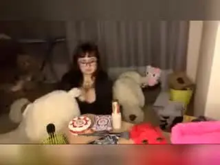 LynnaMittonのXlovecamでプライベートチャット
