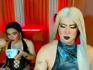 TwoAsianShemalesのXlovecamで無料ライブポルノ