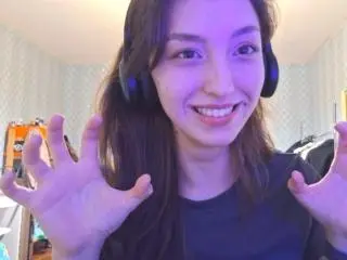 LeonieRahimのXlovecamでライブポルノ配信